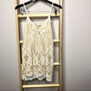 NWT White Embroidered Lace Nude Scallop Dress